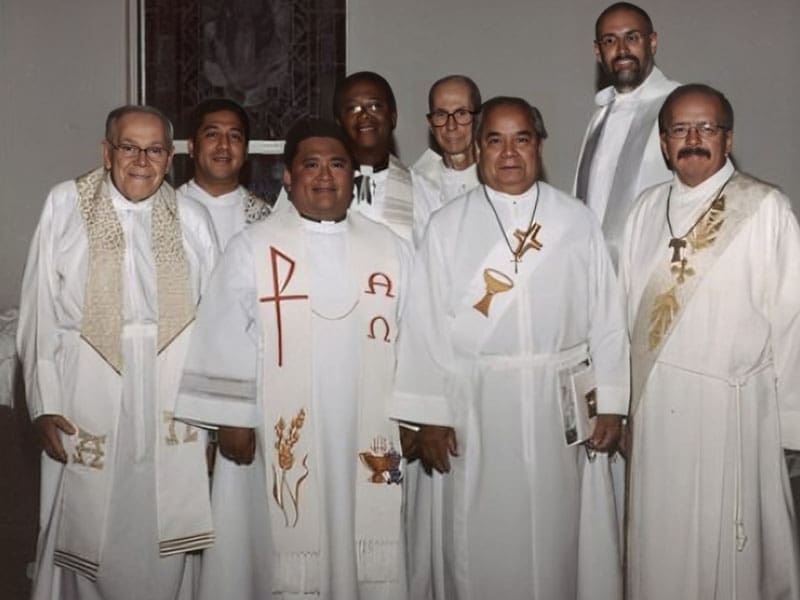 A group of men in white robes and ties.